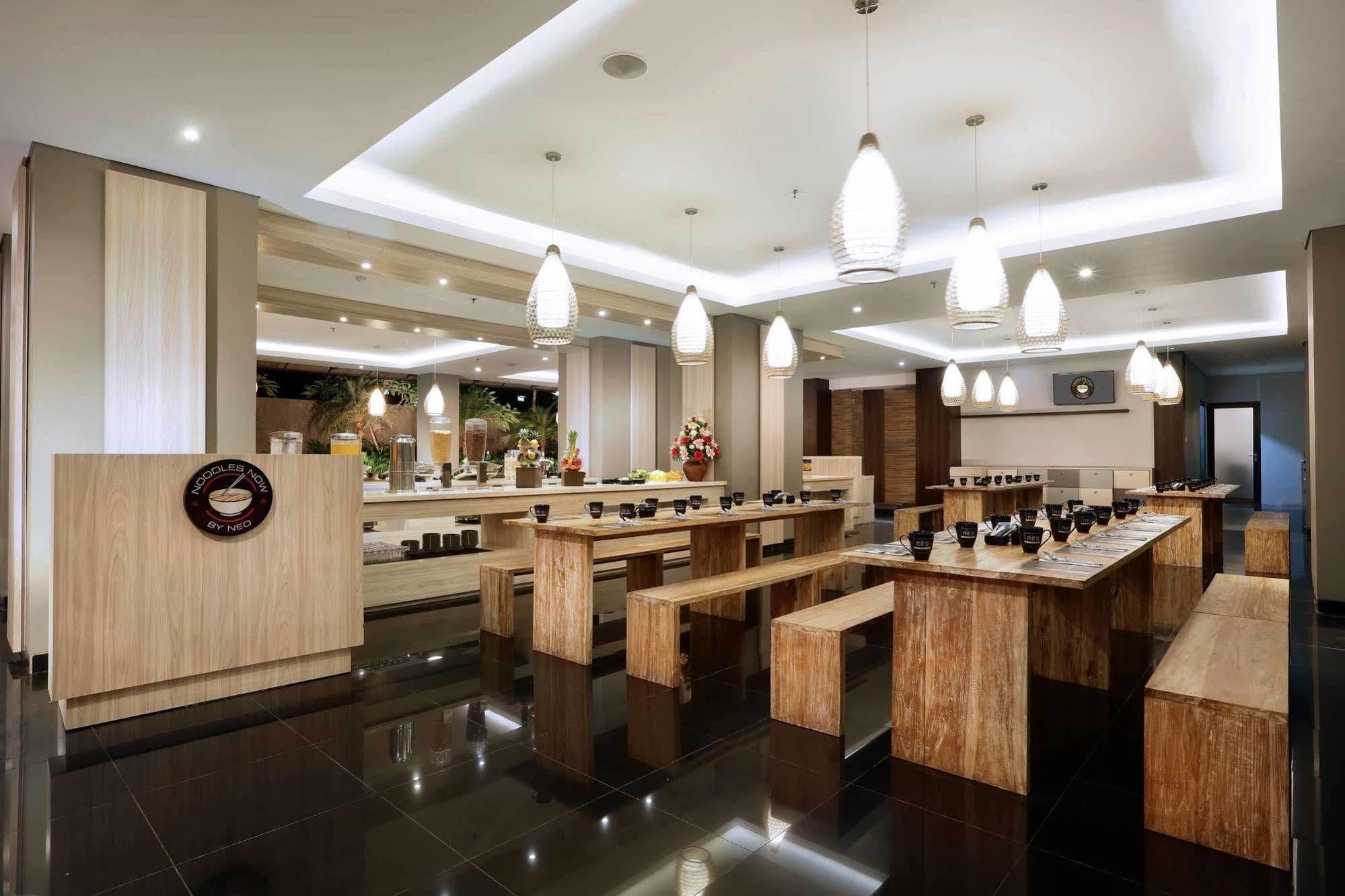 Neo Denpasar By Aston Hotell Exteriör bild