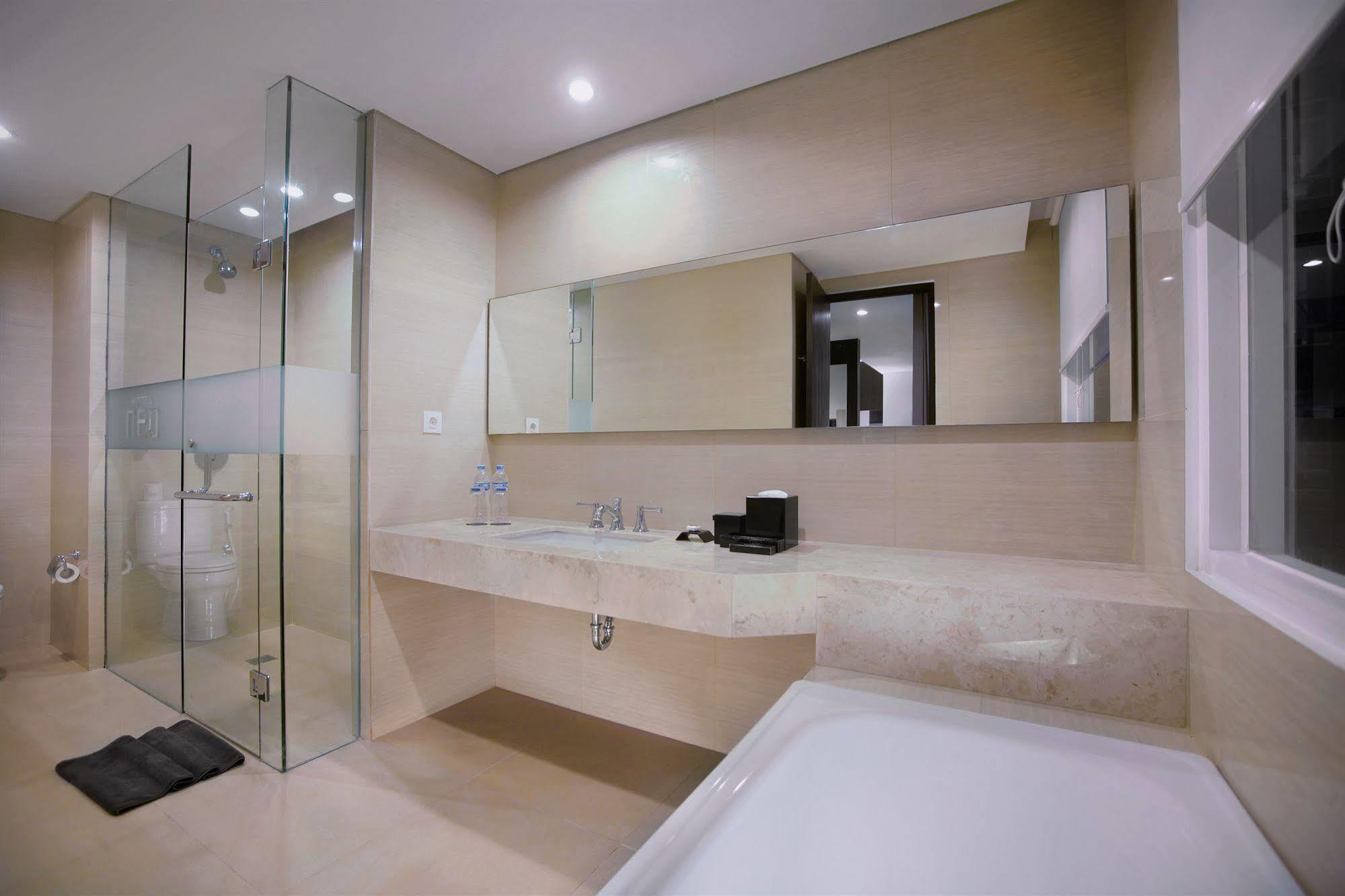 Neo Denpasar By Aston Hotell Exteriör bild